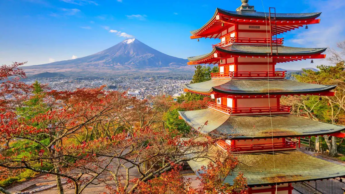 Chureito Pagoda with Mt Fuji behind it on a Mt Fuji highlights day tour from Tokyo, Japan